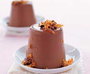 Deliciosa Panna Cotta de Chocolate servida en un bol