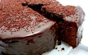 Bizcocho Relleno con Cobertura de Chocolate